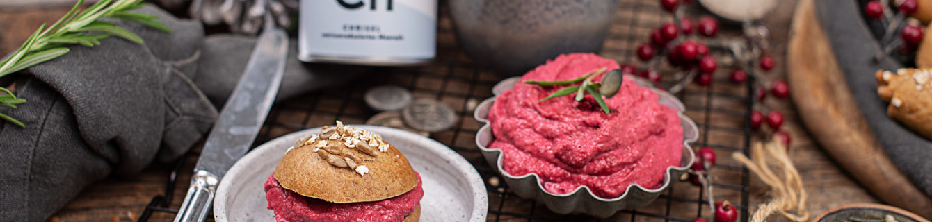 Roggen Jour Gebäck mit Rote Rüben Frischkäse