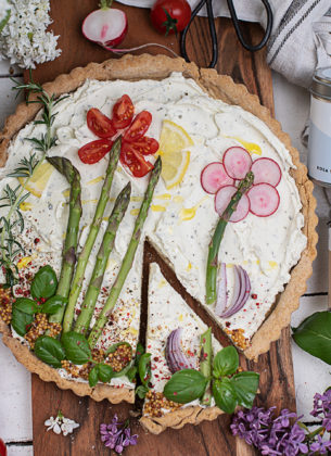 Pikante Frischkäse Tarte mit Gemüsegarten